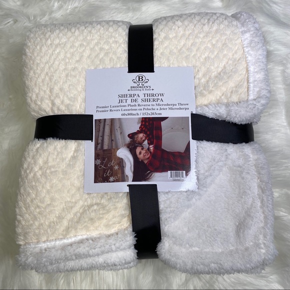 Brooklyn’s Bedding & Bath Other - ⭐️SALE⭐️Vanilla Micromink Sherpa Throw